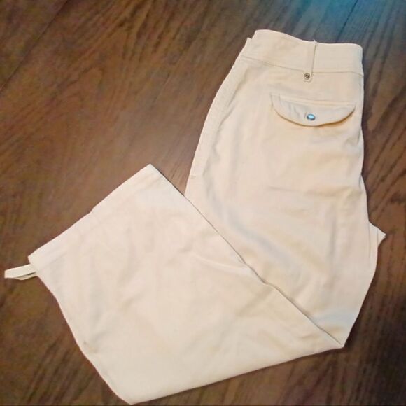 Chico's cream Capri pants  - Picture 1 of 6